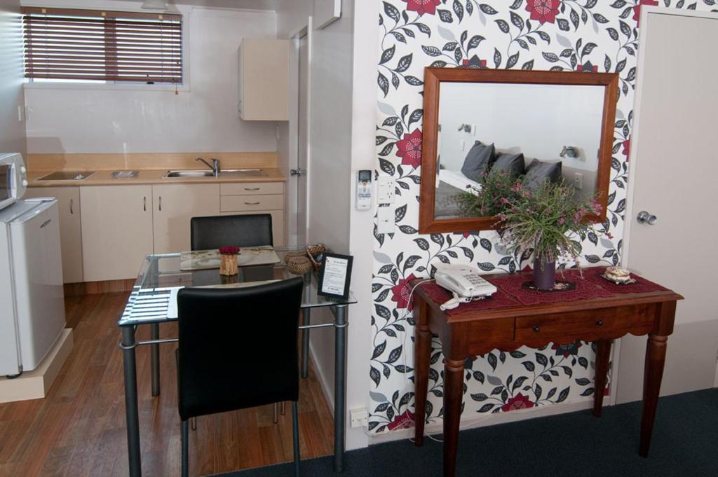Broadway & Miro Court Motel 2*